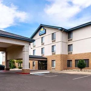 Days & By Wyndham International Airport Hotel